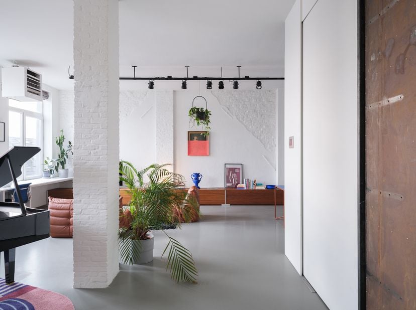 Architecturale en lichtrijke loft op een boogscheut van Centrum Gent.<br />
<br />
Voor meer informatie, mail naar info@carloeggermont.be<br />
<br />