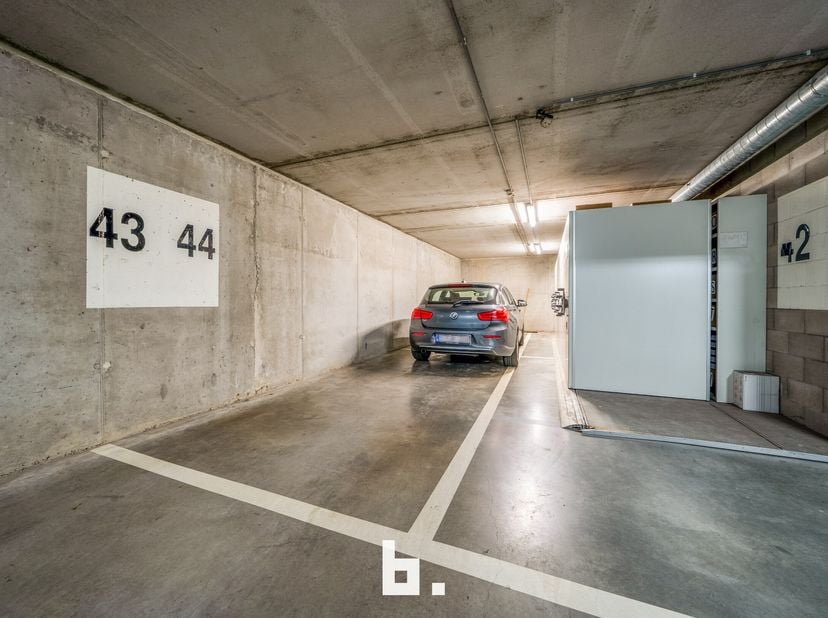 Garage à vendre
                    à 8310 Sint-Kruis