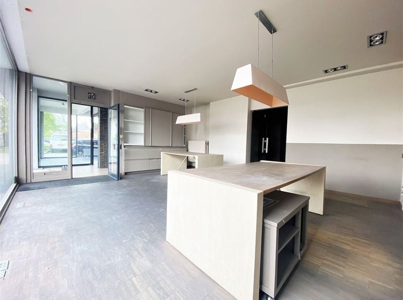 Bien professionnel à louer
                    à 2200 Herentals