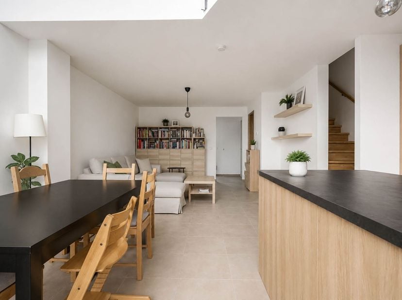 Ontdek deze charmante recente woning op een absolute topligging in Lier. De woning bevindt zich op wandelafstand van het stadscentrum, winkels, schole