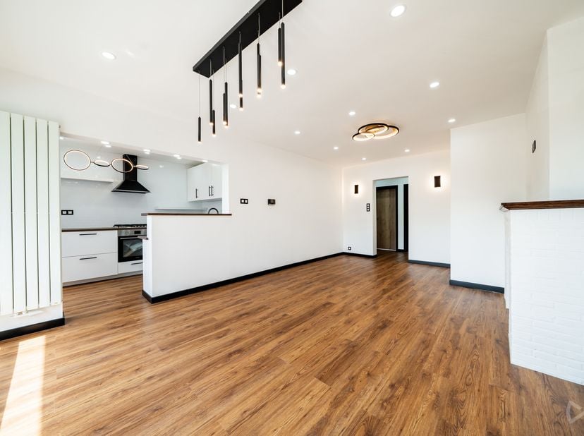 Anderlecht – We Invest biedt dit prachtige, volledig gerenoveerde appartement met terrassen aan, ideaal gelegen nabij het Astridpark en het kanaal van