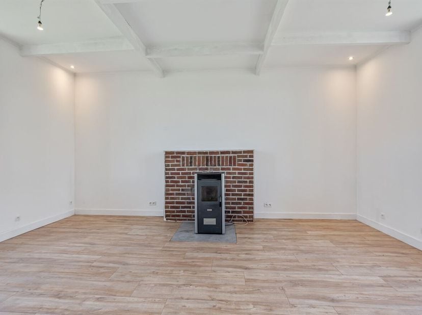 Rustig wonen met ruimte en mogelijkheden<br />
Deze woning in de Diepenpoelstraat biedt een unieke kans voor wie rustig wil wonen met veel ruimte rond
