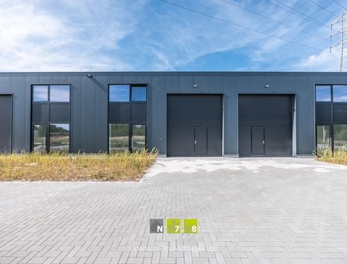                                         Bâtiment d’entreprise à louer à Lanklaar, € 1.625
