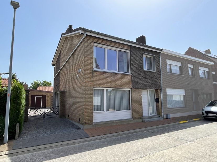 Huis te koop in Kanunnik Davidstraat 26,
                    8730 Beernem