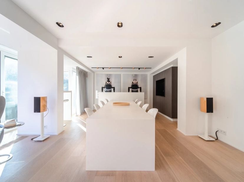Gelegen tegenover Aspria Roosevelt, Hippodroom van Boitsfort en het Ter Kamerenbos  Uitzonderlijk appartement van ±200 m²<br />
Dit prachtige appartem