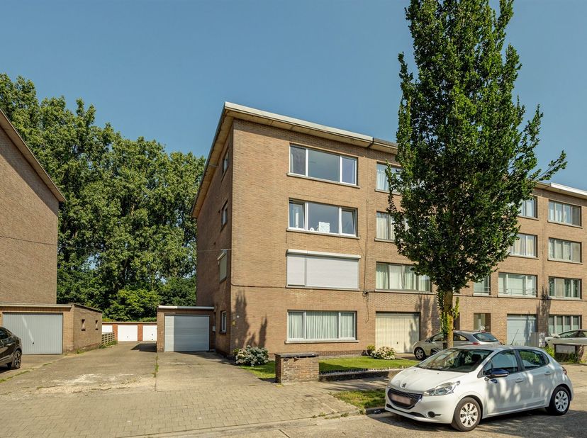 Bent u op zoek naar een instapklare woning in een rustige, groene omgeving? Dit verzorgde appartement op de derde verdieping van een solide gebouw uit