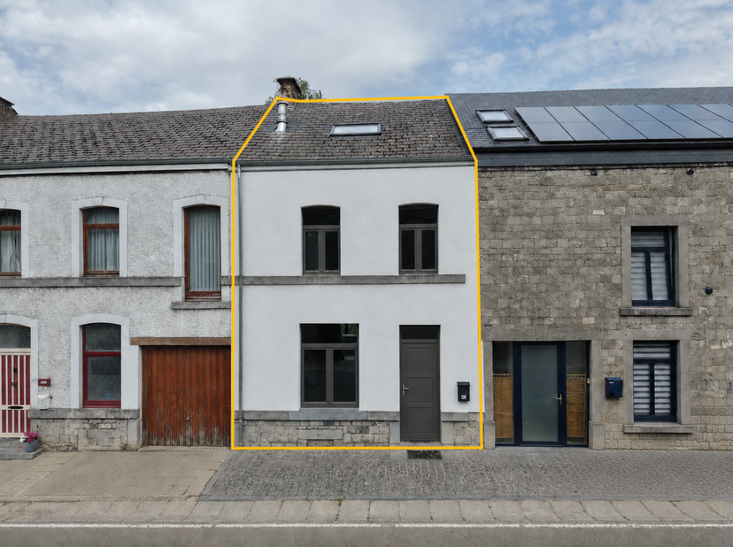 Située à Leignon, cette maison 2 façades, bénéficie d’une localisation idéale à proximité de toutes les commodités. Elle se compose : - Au rez-de-chau