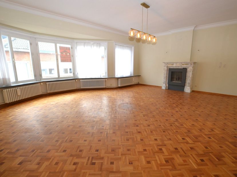 Zeer goed onderhouden, instapklaar appartement op de 2de verdieping in een kleine residentie met 5 appartementen, op topligging in hartje Oostende. <b