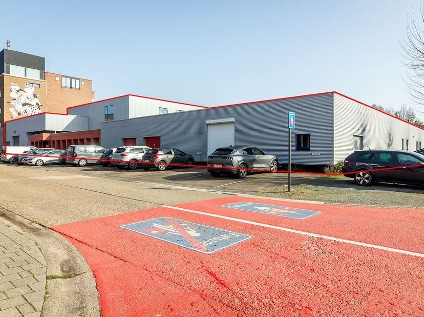 INDUSTRIEGEBOUW<br />
<br />
Industriegebouw met toonzaal te Hasselt, Zeilstraat 12, 3de afdeling, thans ten kadaster gekend als sectie C, nr. 310/N/8