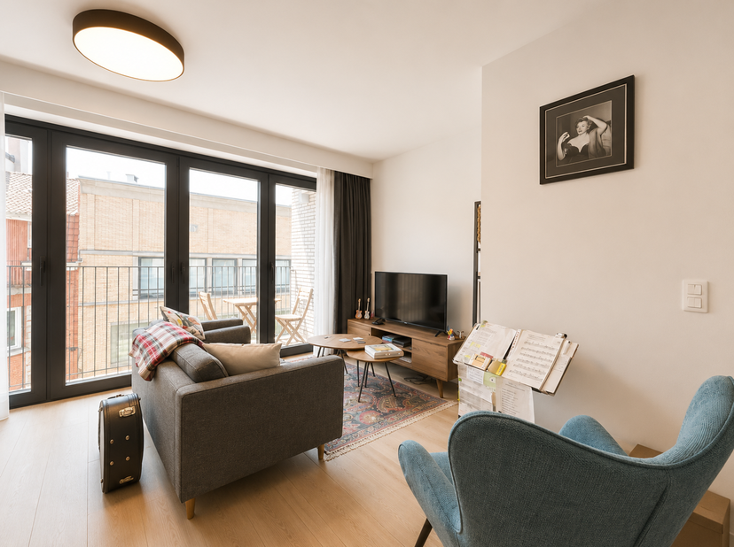 ETTERBEEK, à proximité du métro Mérode et du parc du Cinquantenaire, ce charmant APPARTEMENT (1ch/1sdd) meublé de ±63 m² est situé au 2ème étage d'un