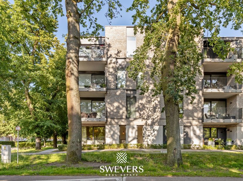Voor meer info en foto’s, surf naar www.swevers.be – Instapklaar en energiezuinig gelijkvloers appartement (2022) op een toplocatie aan de rand van he