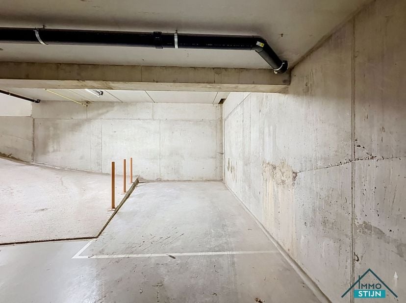 Garage à vendre à Rembertstraat 4 boîte P1,
                    8210 Veldegem