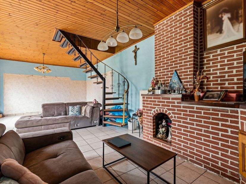 Gezellige gezinswoning op een perceel van 740m²<br />
Bent u op zoek naar een woning met ruimte en tal van mogelijkheden? Dan is deze woning in de Gou