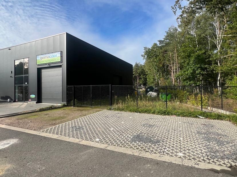 Bien professionnel à vendre
                    à 3600 Genk