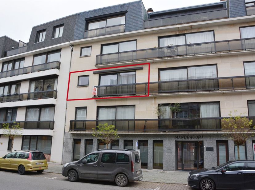 Dit appartement (2e verdieping van Residentie Mandragora) is gelegen op een steenworp van het station beschikt over 2 slaapkamers.&amp;nbsp; Men betreedt