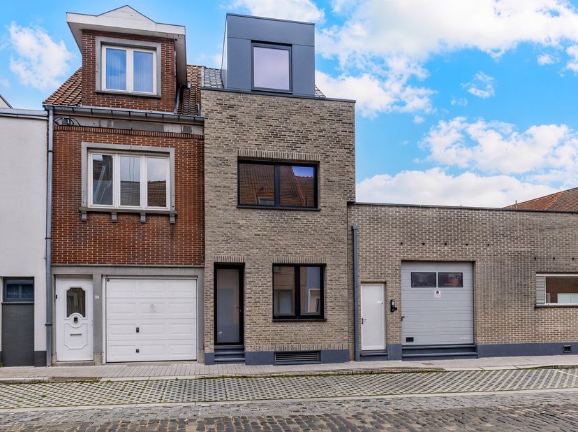 Huis te koop in Patersmotestraat 2,
                    8500 Kortrijk