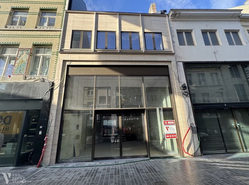 Bedrijfsvastgoed te huur in Kapellestraat 15,
                    8400 Oostende