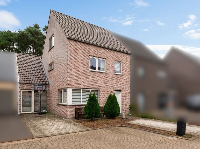 Huis te koop in Ericastraat 23,
                    2400 Mol