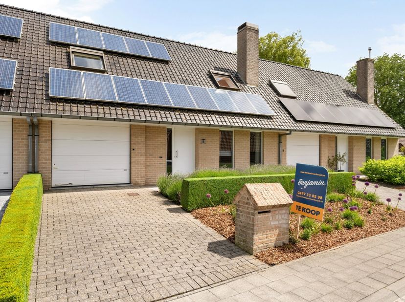 - Emplacement idéal à Poperinge : L. Van Merrisstraat 6<br />
- Excellent PEB : 178 kWh/m²/an, étiquette B<br />
- Espace de vie lumineux avec vue sur