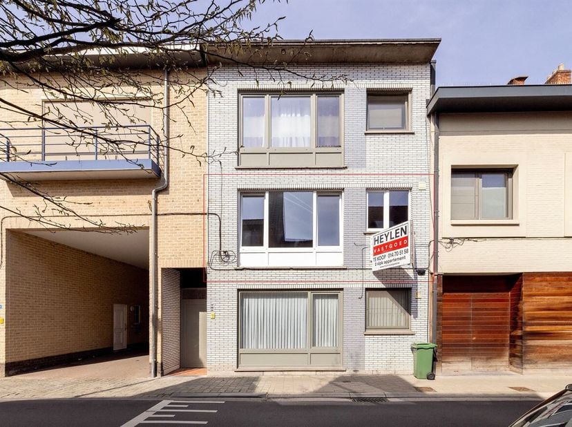 Appartement rénové de 2 chambres au coeur de Herentals<br />
Situation : Situation centrale à Herentals avec toutes les facilités (magasins, écoles, t