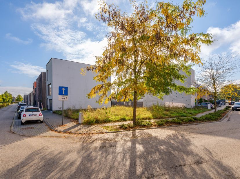 Rustig en top gelegen bouwgrond in een rustige buurt met een oppervlakte van 367m².<br />
In 2006 is er een voorlopige aanvaarding gegeven voor het bo