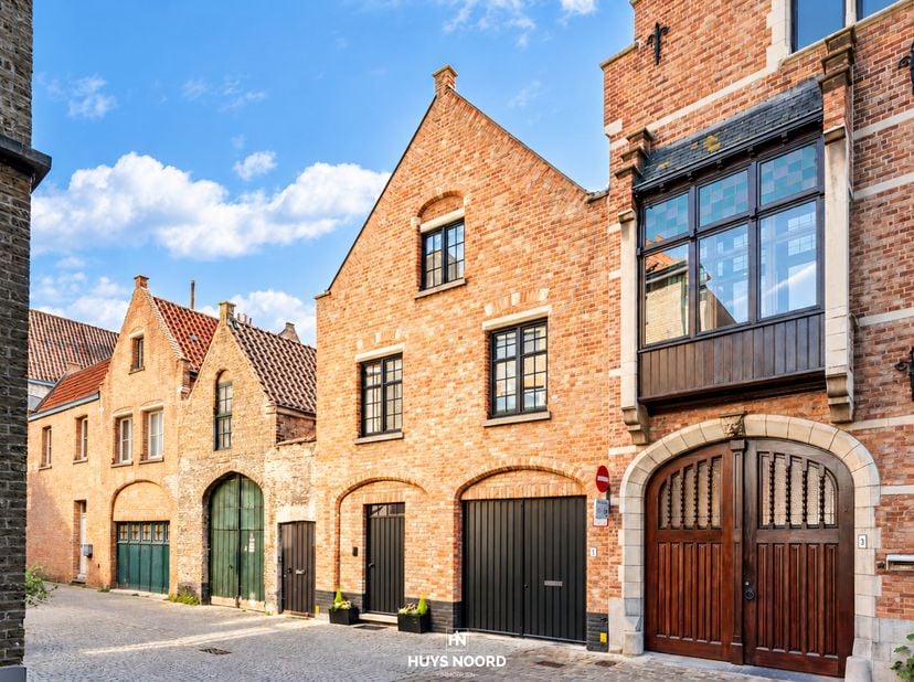 Huis te koop in Ontvangersstraat 1,
                    8000 Brugge