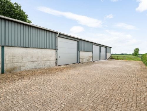                                         Magazijn zonder bureel te huur in Zandvliet, € 600
