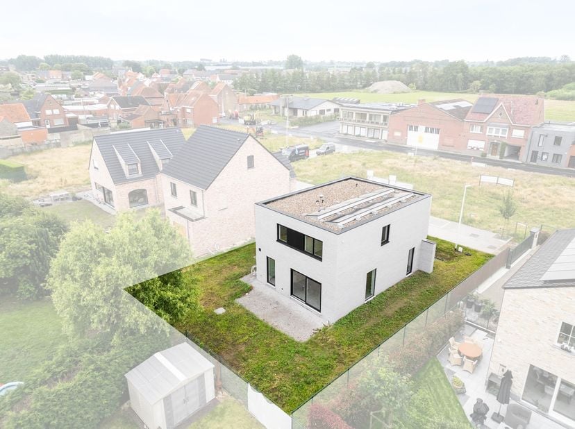 In de Schrijnwerkersstraat in Kortemark, op fietsafstand van het centrum en het station van Kortemark, vinden we deze Moderne nieuwbouwwoning.&amp;nbsp;<b
