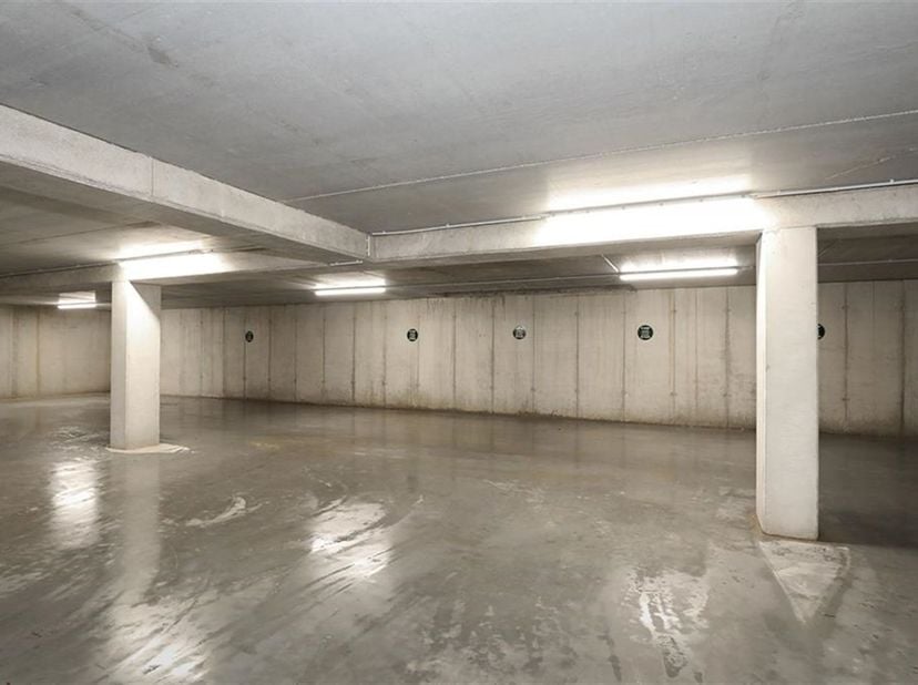 Autostaanplaats midden in het centrum van Hoeselt!<br />
<br />
Midden in de gezellige dorpskern van Hoeselt bevindt zich het gloednieuwe project re