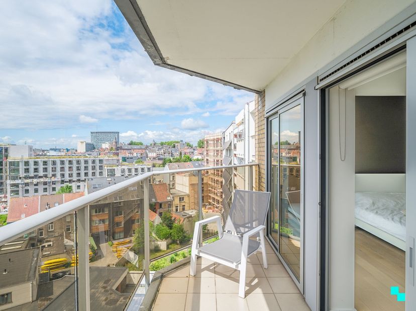 <br />
Dit stijlvol appartement op de zevende verdieping beschikt over een bruikbare vloeroppervlakte van 114 m², twee terrassen en een ondergrondse a