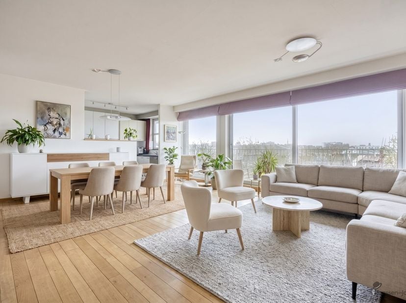 Appartement spacieux et économe en énergie, comprenant 3 chambres et une terrasse, à vendre à Berchem<br />
<br />
Le prix indiqué est un prix de réfé