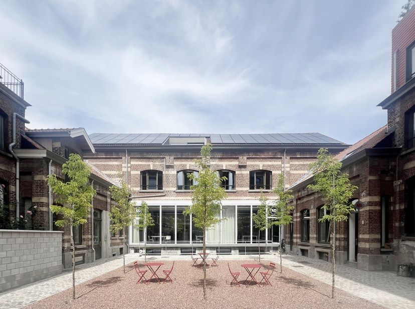 Bureau à louer- Meymo est un prestigieux projet de rénovation qui fait revivre un bâtiment douanier historique datant de 1906, situé près de Thurn &amp; T