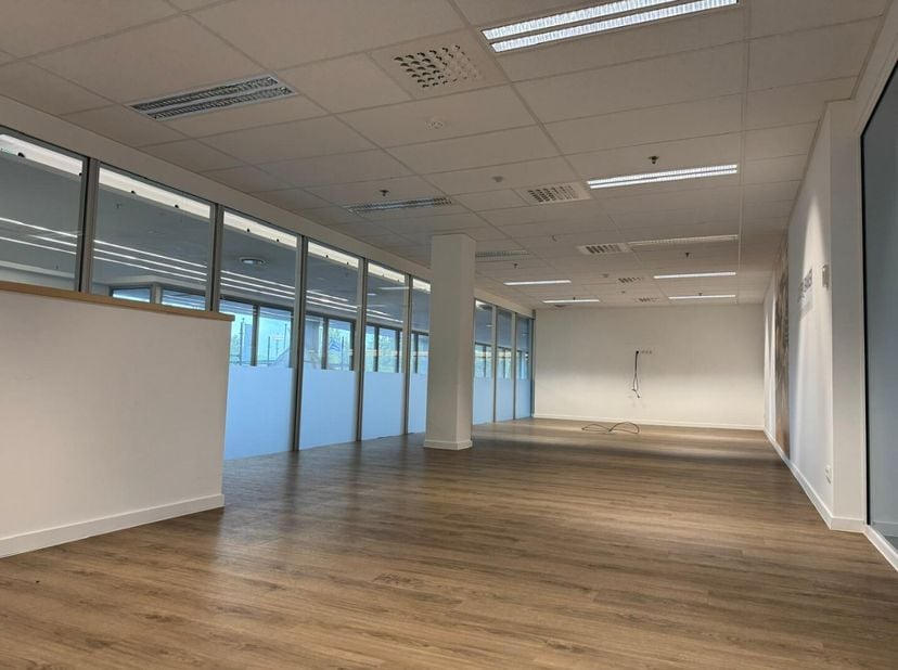 Bien professionnel à louer
                    à 2030 Antwerpen