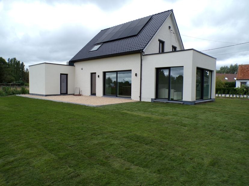 Huis te koop in Steenweg Deinze 38,
                    9810 Nazareth