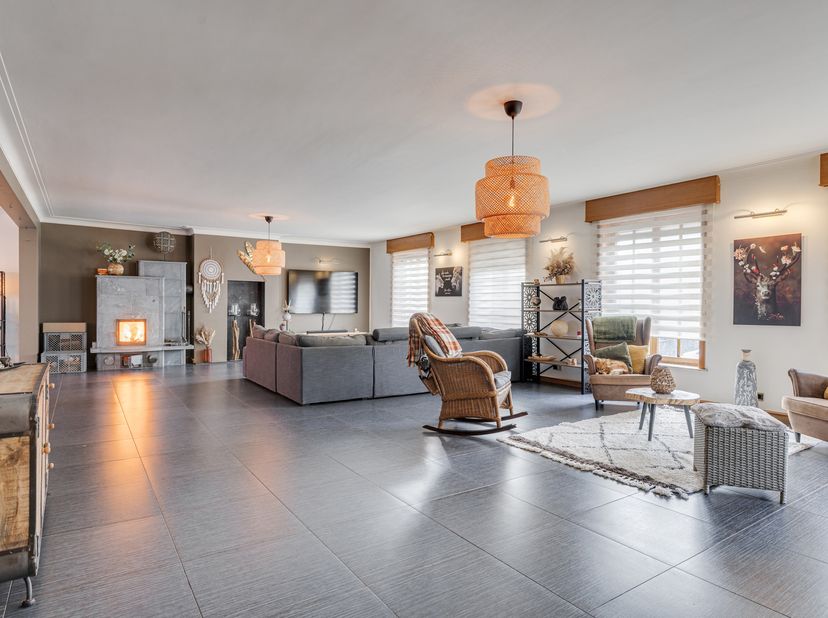EN ATTENTE DE SIGNATURE DE COMPROMIS We Invest a le plaisir de vous présenter cette superbe maison aux prestations haut de gamme, idéalement située à