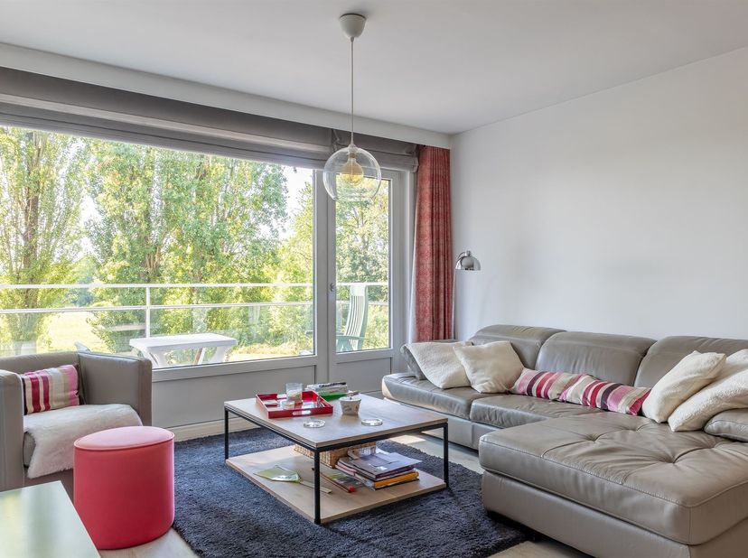 Property One, jouw vastgoedpartner, biedt je dit mooie appartement aan, ideaal gelegen in een woonomgeving, groen en bijzonder rustig in Rhode-Saint-G