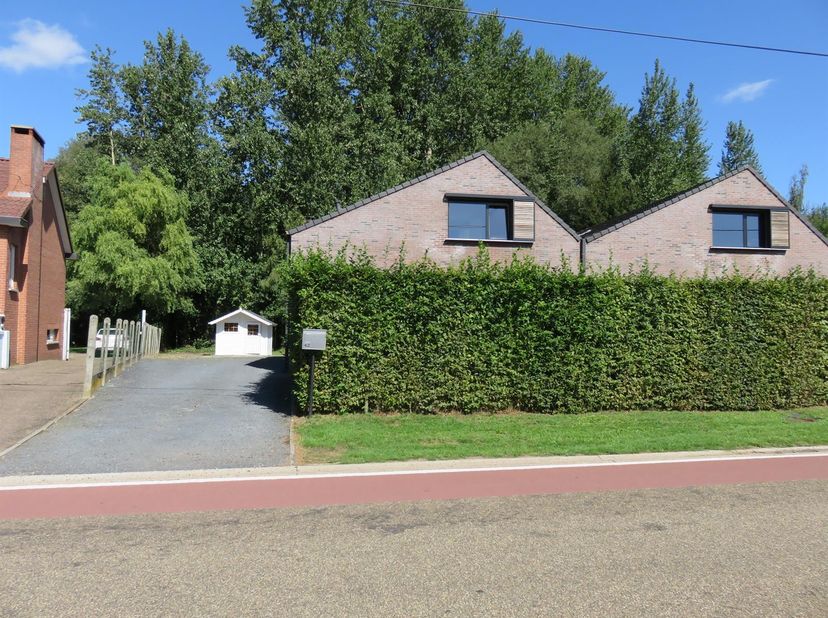 Deze woning is gelegen in een prachtige en rustige omgeving in Bolderberg, vlak bij natuurgebied en tal van wandelroutes. Dankzij de vlotte verbinding