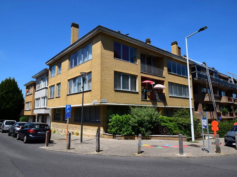 Gelegen op de tweede verdieping van de Frans Vervaeckstraat in Ganshoren, Met een bewoonbare oppervlakte van 90 vierkante meter biedt dit pand een ide