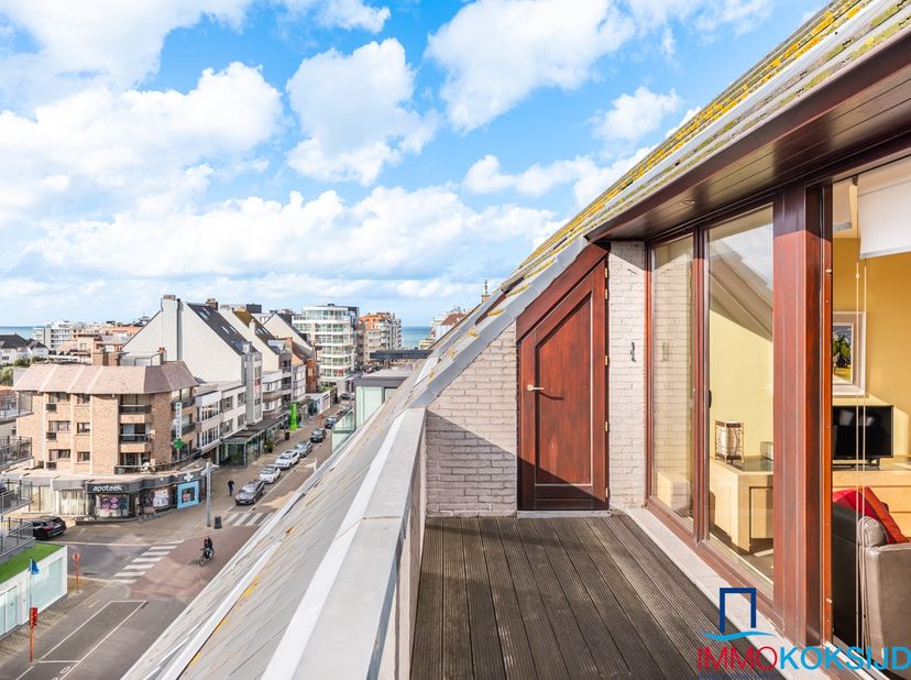 Sint-Idesbald, Résidence Golfslag, Penthouse lumineux et très spacieux (118m²) avec 2 terrasses ensoleillées, 5ième étage avec ascenseur.<br />
<br />