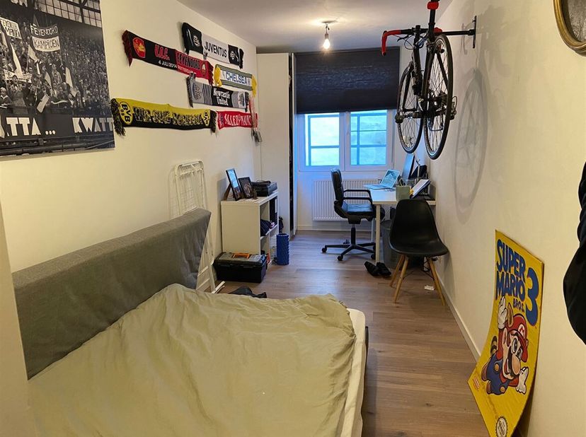 UNIQUEMENT POUR LES ÉTUDIANTS<br />
Cette chambre d'étudiant est située dans le centre d'Anvers. La chambre est meublée et dispose de ses propres toil