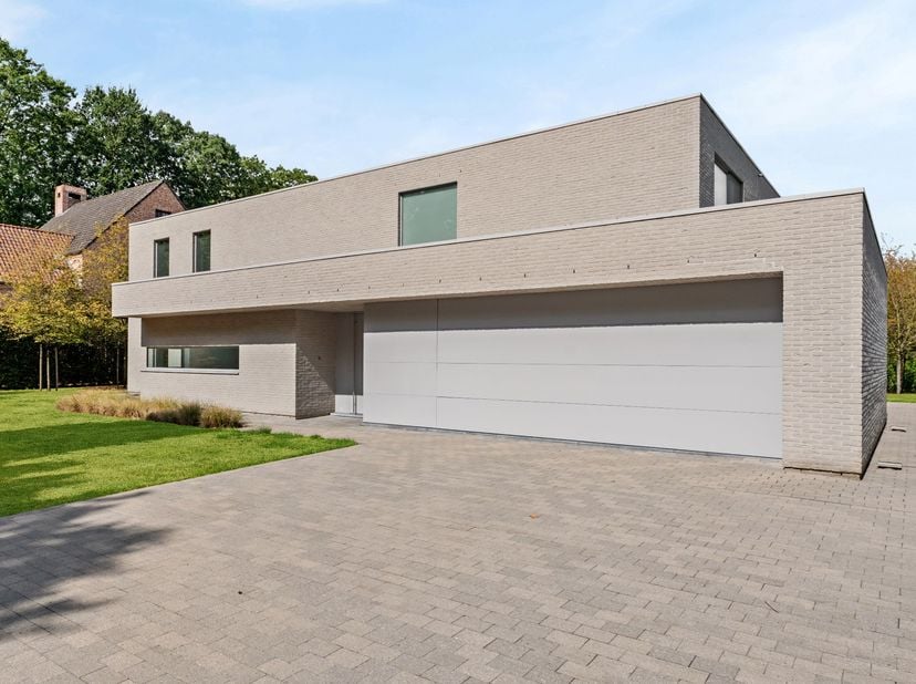 Dans un endroit particulièrement calme et résidentiel à Oud-Turnhout se trouve cette villa moderne, construite en 2014 et située sur un beau terrain d