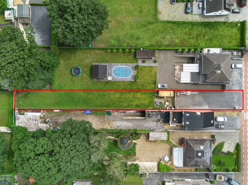 Bouwgrond voor halfopen bebouwing te Oudsbergen<br />
<br />
Deze bouwgrond is gelegen aan Weg Naar Zwartberg in Opglabbeek en heeft een oppervlakte