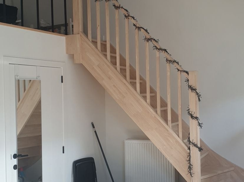 Réservé aux étudiants :<br />
Ce studio lumineux de 45² (mezzanine comprise) avec salle de bains privative et cuisine équipée se trouve au deuxième ét