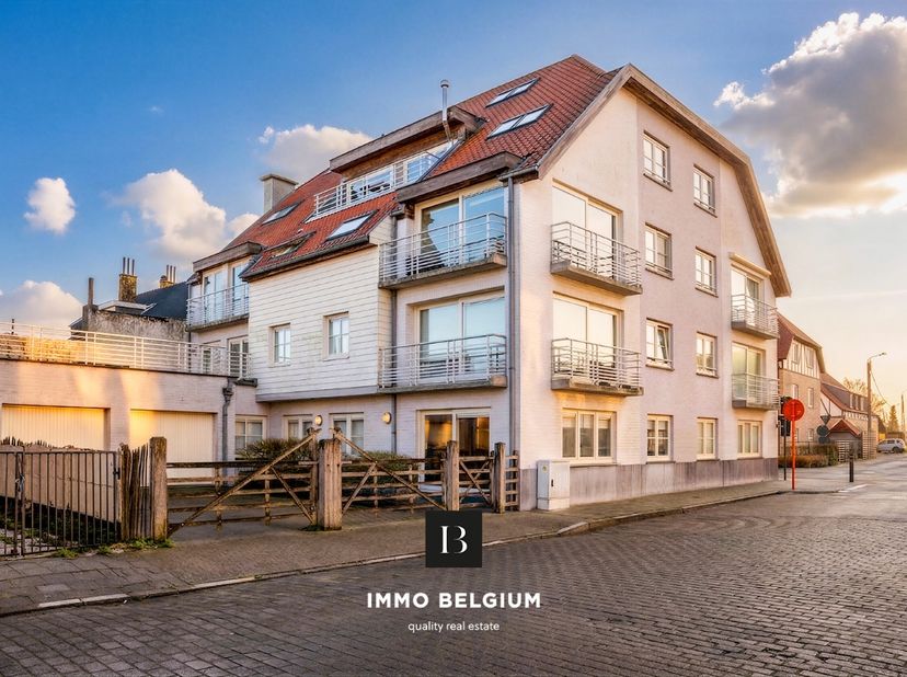 Cet appartement est situé au rez-de-chaussée de la résidence « Casa Helena », à distance de marche du centre, de la forêt et de la plage de De Haan. L