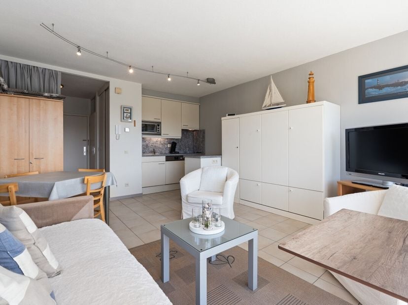 Te koop: instapklaar appartement in Nieuwpoort, gelegen aan de Franslaan, met prachtig zicht op de duinen.Dit appartement (bouwjaar 1975) bevindt zich
