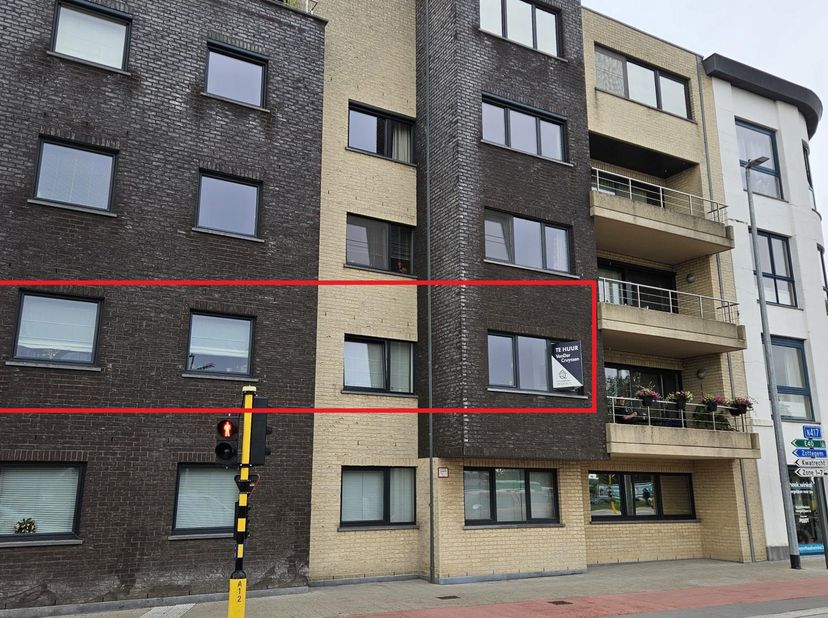 Appartement op de 1e verdieping te Zuidlaan 100 bus 1.3 – oppervlakte van 120m²<br />
Ruime inkom, apart toilet, 2 ruime slaapkamers, badkamer met lig