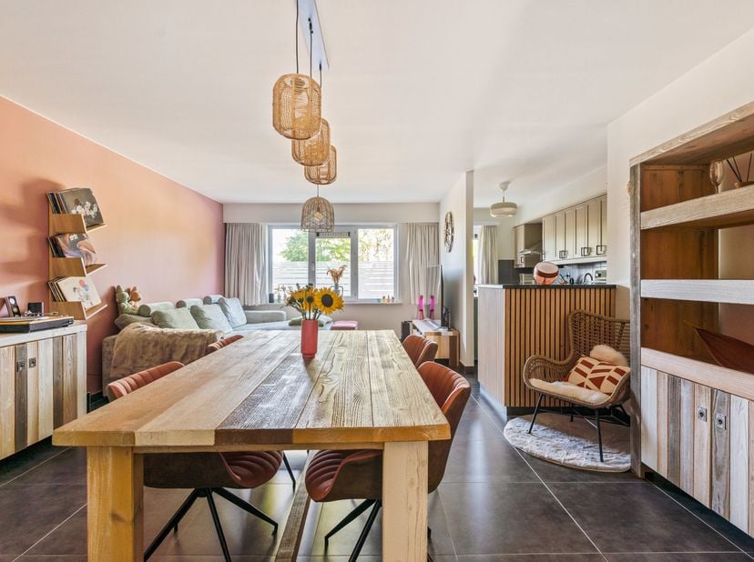 Bent u op zoek naar een verzorgd en instapklaar appartement op een rustige locatie met een uitstekende bereikbaarheid? Dan is dit aangename appartemen