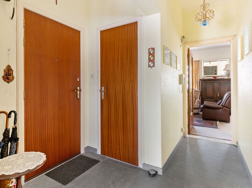 Ruim appartement met 2 slaapkamers, garagebox en topligging in het centrum van Genk<br />
<br />
<br />
<br />
Op zoek naar een ruim appartement op