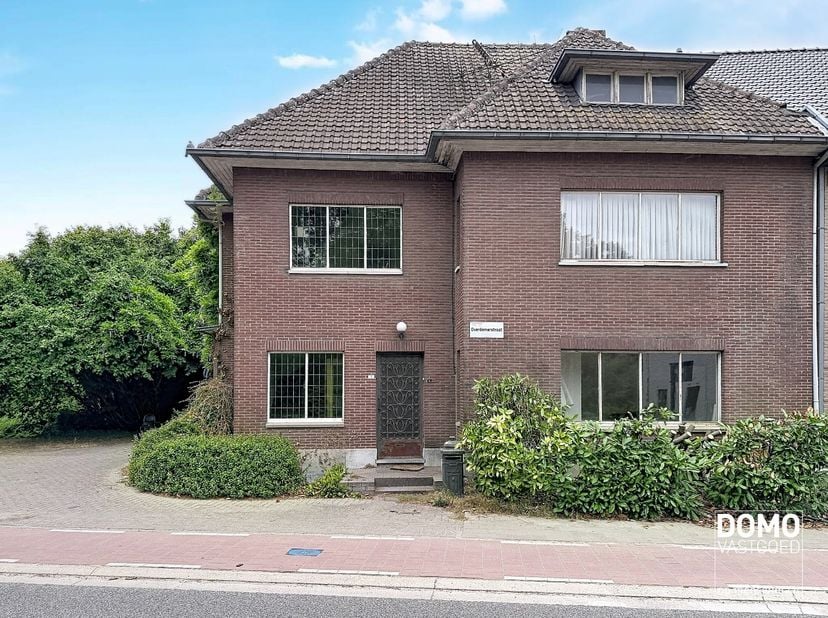 Heeft u interesse? Bekijk deze woning op onze website http://www.domovastgoed.be of contacteer ons op het nummer 011/96.49.96<br />
<br />
Op een guns