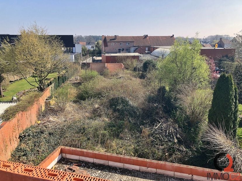 Af te werken constructie van een tweewoonst op perceel van 10 A 14 CA vlakbij centrum van Paal met alle voorzieningen. <br />
<br />
Constructie van e